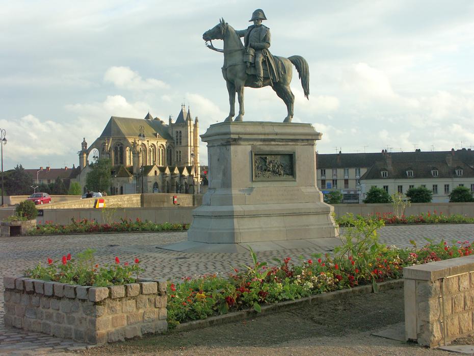 Napoleon, die Kirche und Sonne in Montereau