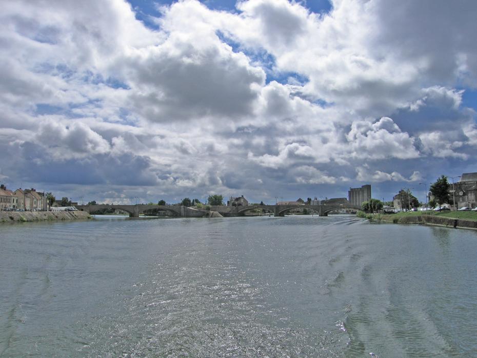 Immer noch Sonne am Zusammenfluß von Yonne und Seine, Montereau