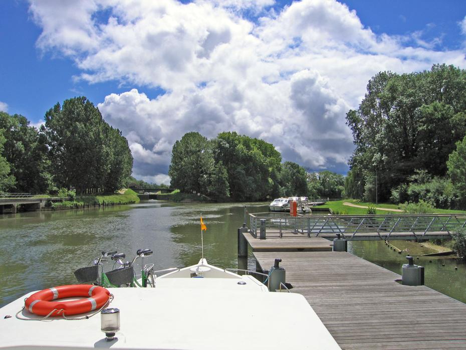 Vor der ersten Schleuse des Loing-Kanals, Moret Sur Loing