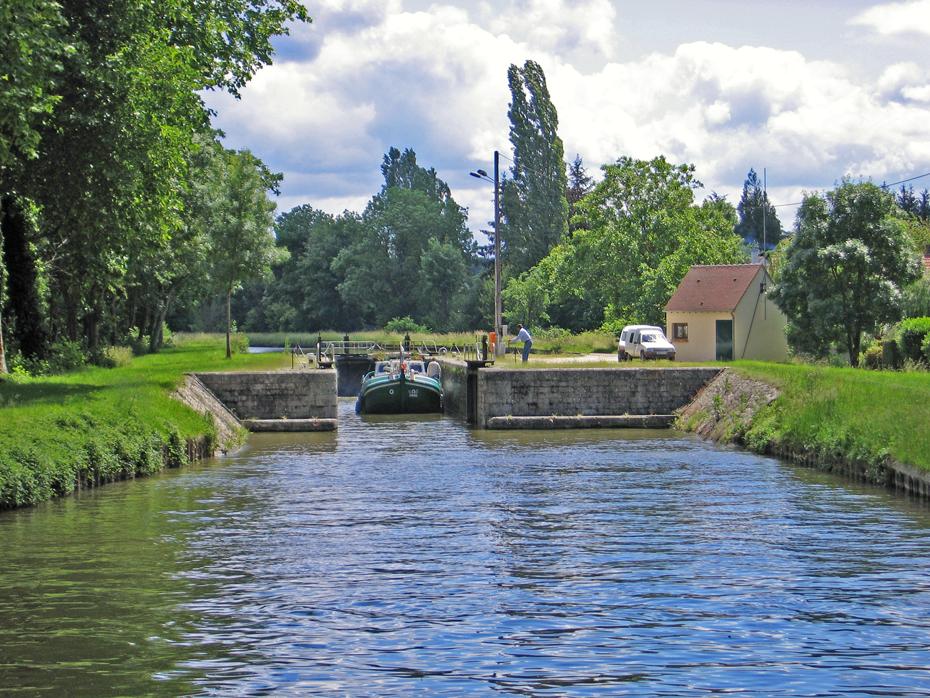 Noch ein kleines Boot am sonst ruhigen Kanal