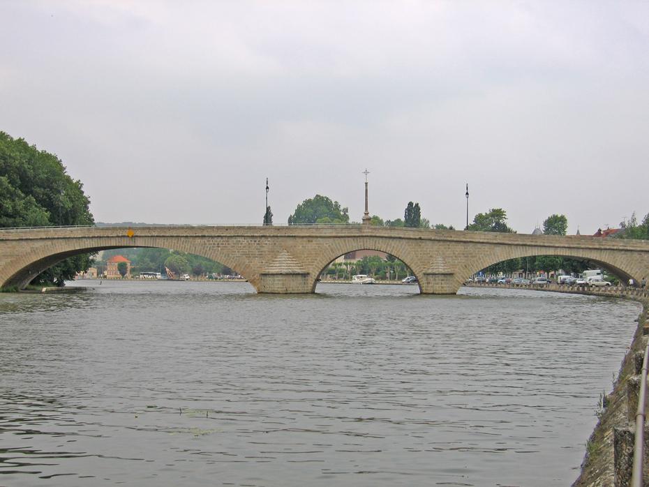 Brücke in Vileneuve Sur Yonne