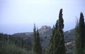 Blick auf Angelokastro zwischen Troumbeta und Makrades