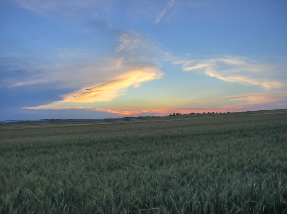 HDR Bild eines wolkigen Sonnenuntergangs