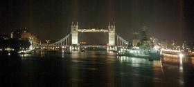 Tower Bridge und HMS Belfast bei Nacht