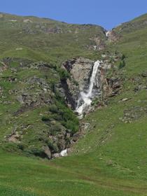 Oben im Tal gibt es wieder hübsche Wasserfälle