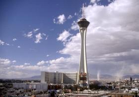 Blick aus meinem Hotelzimmer auf den Stratosphere Tower in Las Vegas