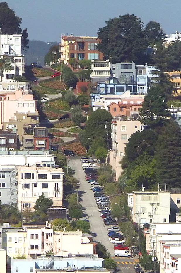 Lombard Street - the crooktest road on earth (San Francisco)