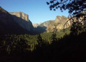 El Capitan (links) im Yosemite Valley, Yosemite NP
