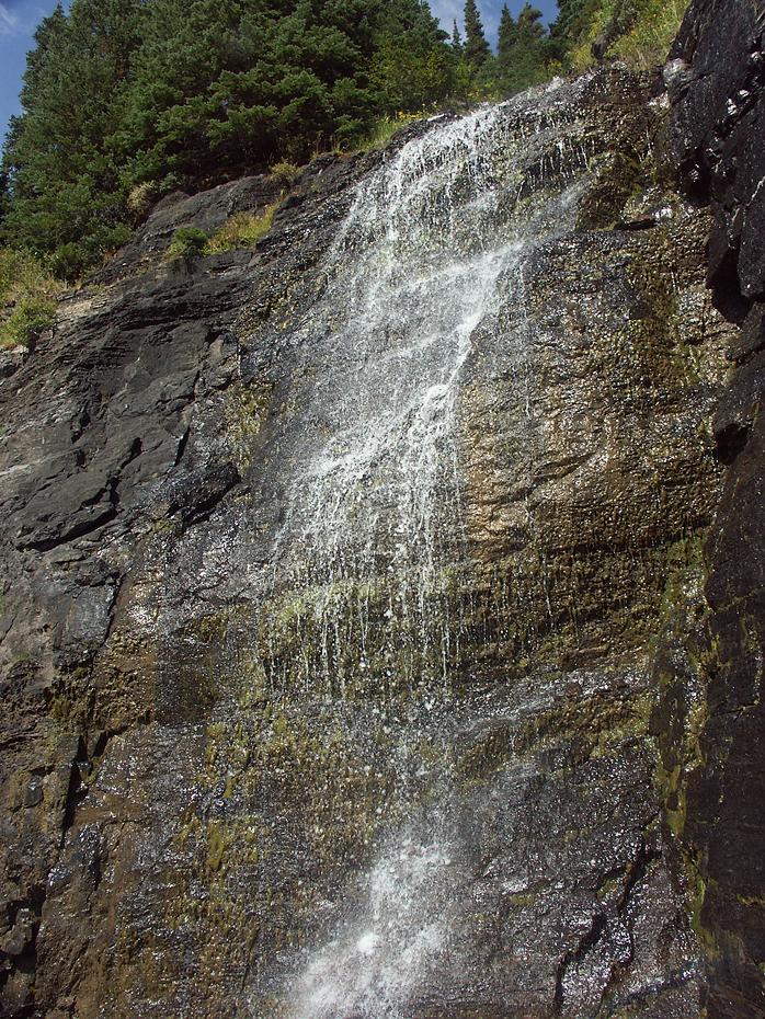 Wasserfall an der Going-to-the-Sun Road, Glacier NP, MT