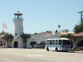 Santa Barbara - Elektrobus und Restaurant