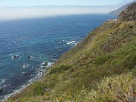 Der Nebel des Grauens über dem Meer der kalifornischen Küste