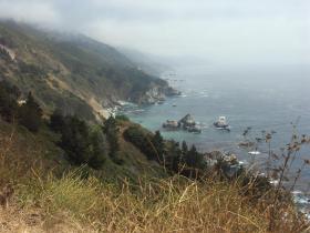 Nebel und Sonne an der kalifornischen Küste
