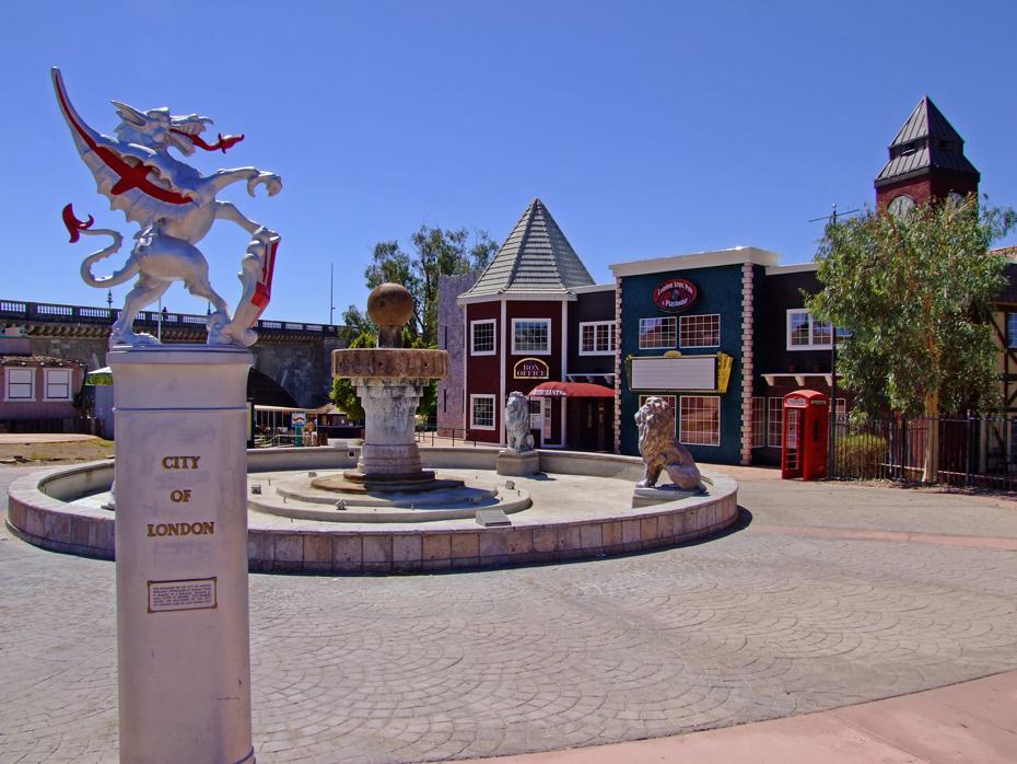 London Town, Lake Havasu, AZ