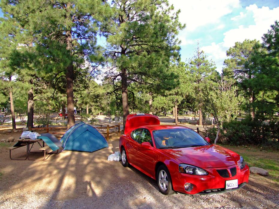 Zelt und Auto am Campingplatz, Flagstaff, AZ
