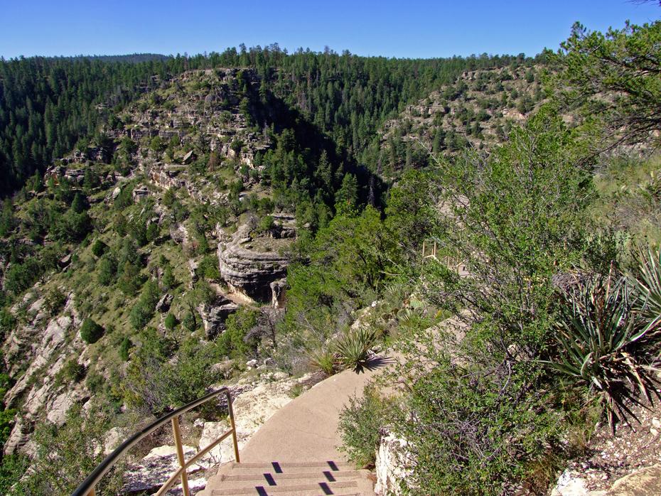 Übersicht über die kleine Wanderung im Walnut Canyon, Walnut Canyon NM, AZ