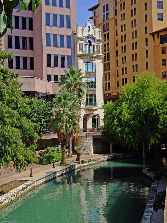 Das andere Ende des Riverwalks (vom Parkplatz aus), San Antonio, TX
