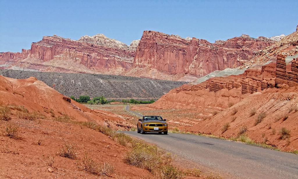 Mustang Cabrio im Capitol Reef NP, UT